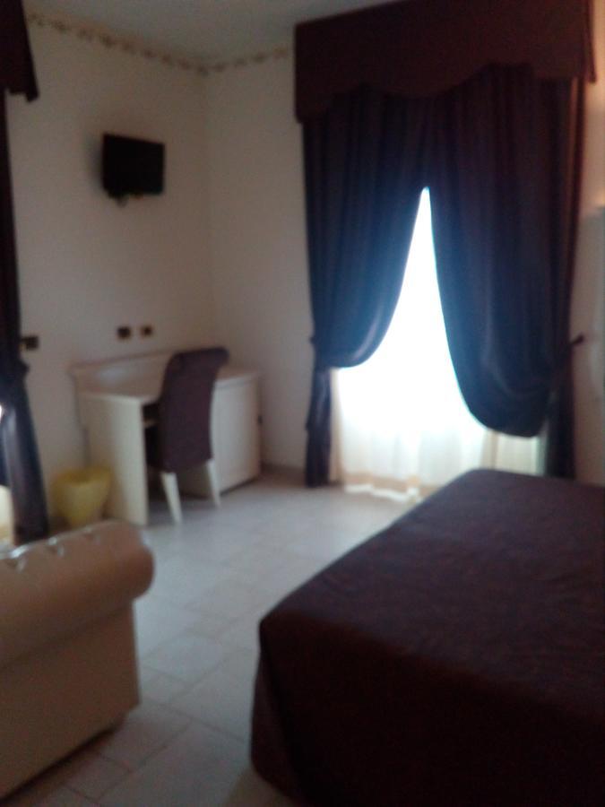 Hotel Madonna Delle Grazie Чельє-Мессапіка Екстер'єр фото