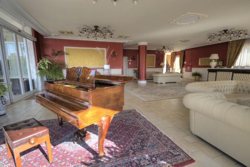 Hotel Madonna Delle Grazie Чельє-Мессапіка Екстер'єр фото